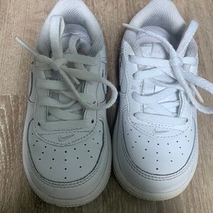 Nike girl sneakers. White size 7c